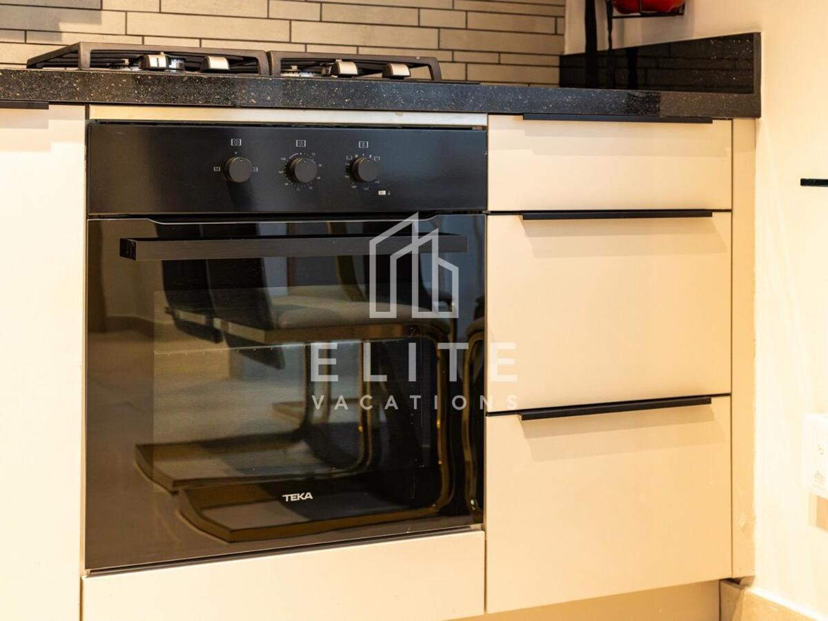 Apartment Lovely And Spacious 1 Bedroom With Extra Sofa Bed