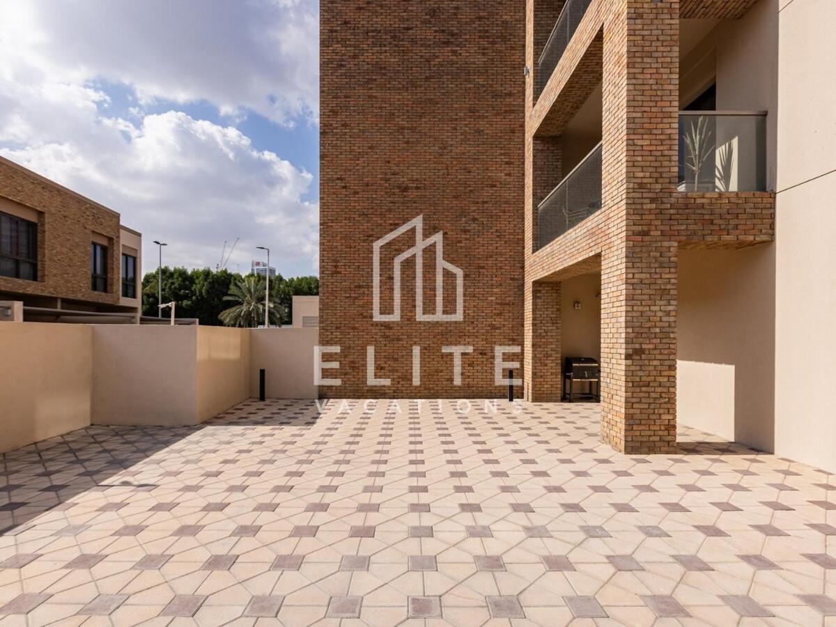 Lovely And Spacious 1 Bedroom With Extra Sofa Bed Apartment *