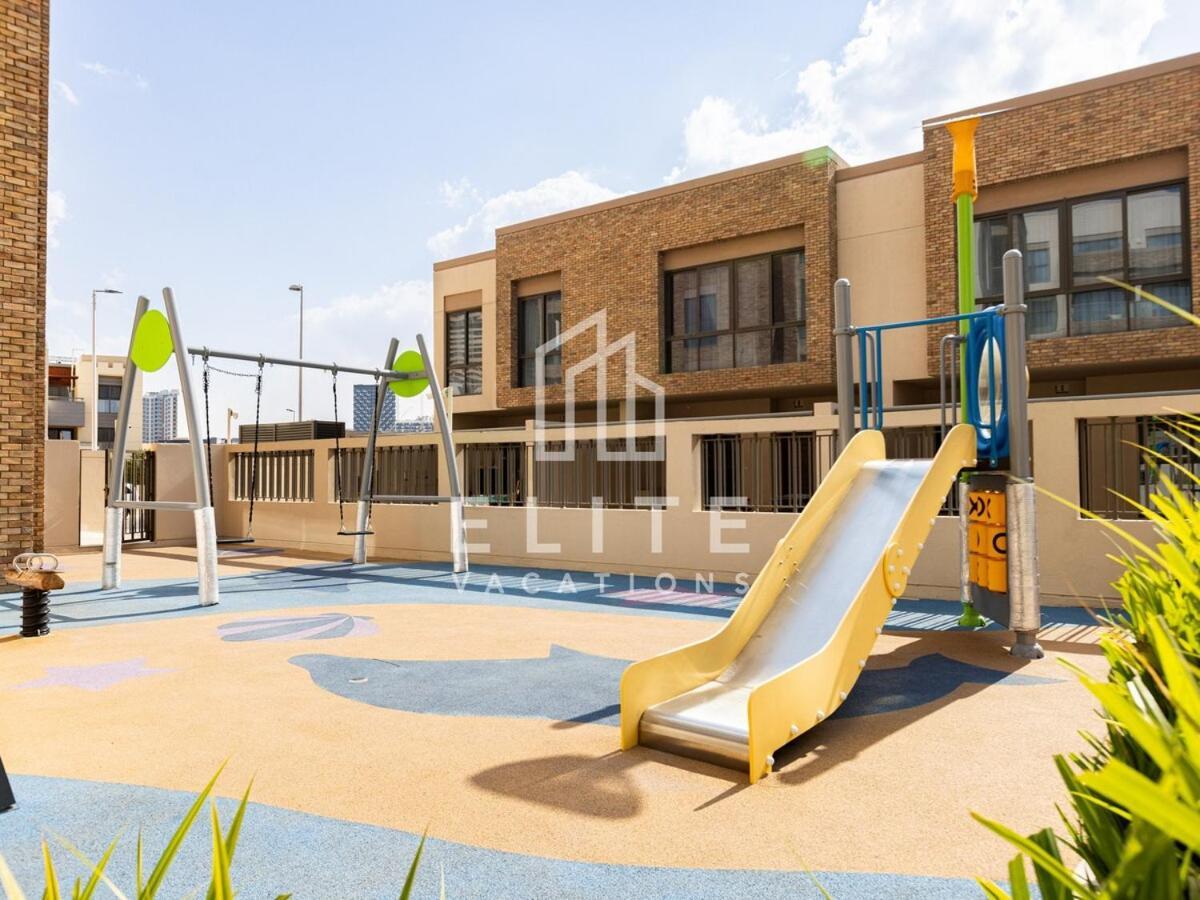 Lovely And Spacious 1 Bedroom With Extra Sofa Bed Apartment *