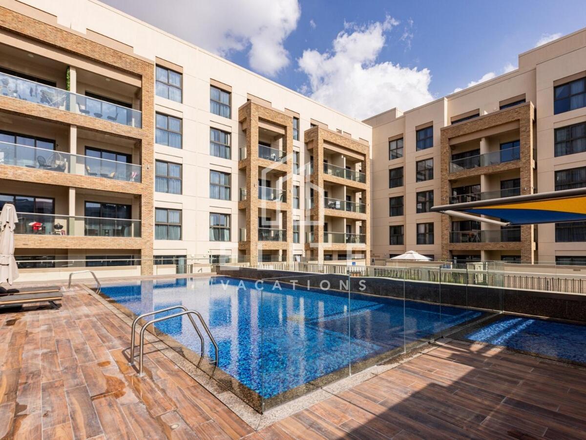 Lovely And Spacious 1 Bedroom With Extra Sofa Bed Apartment *