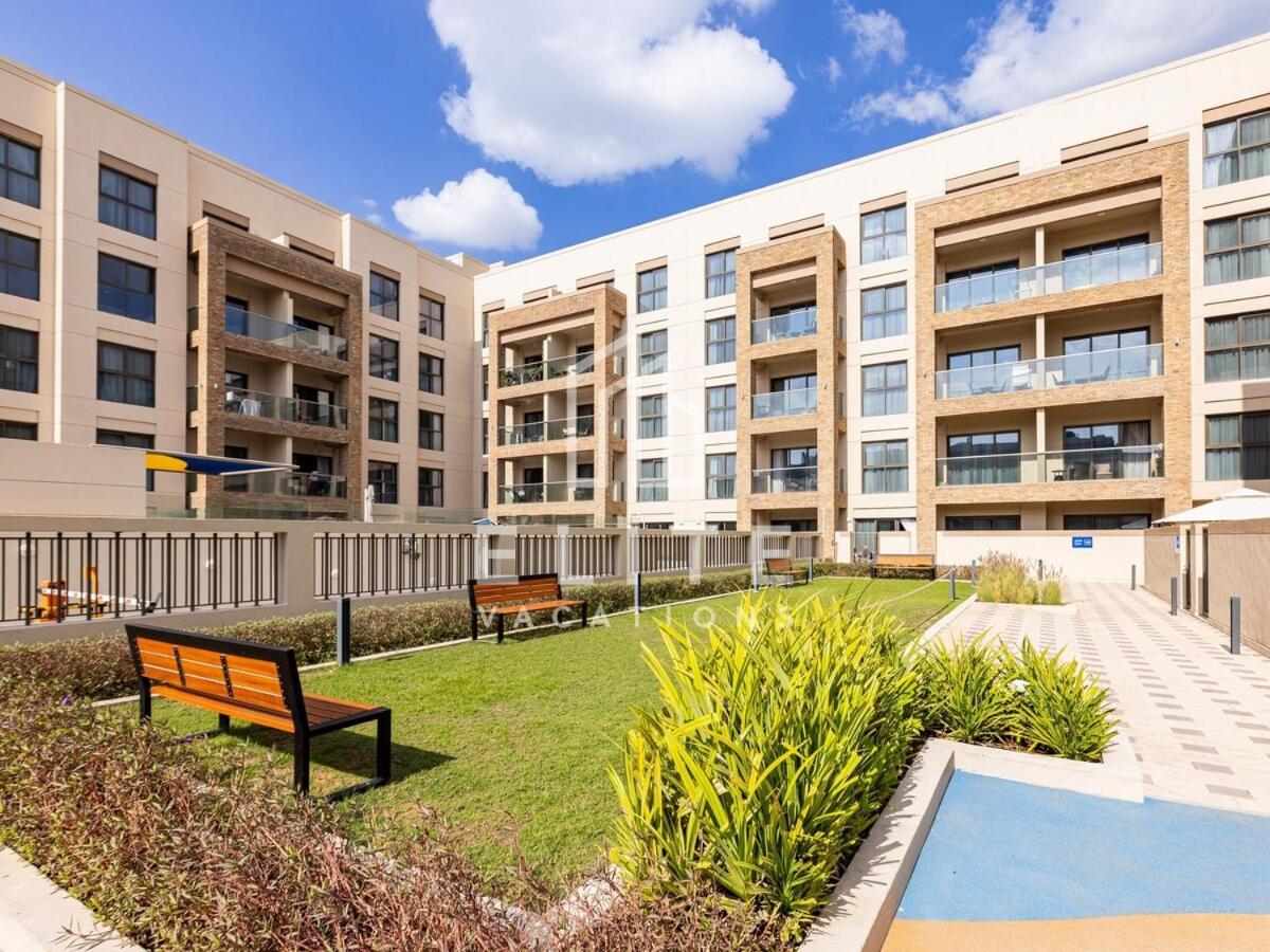 Lovely And Spacious 1 Bedroom With Extra Sofa Bed *