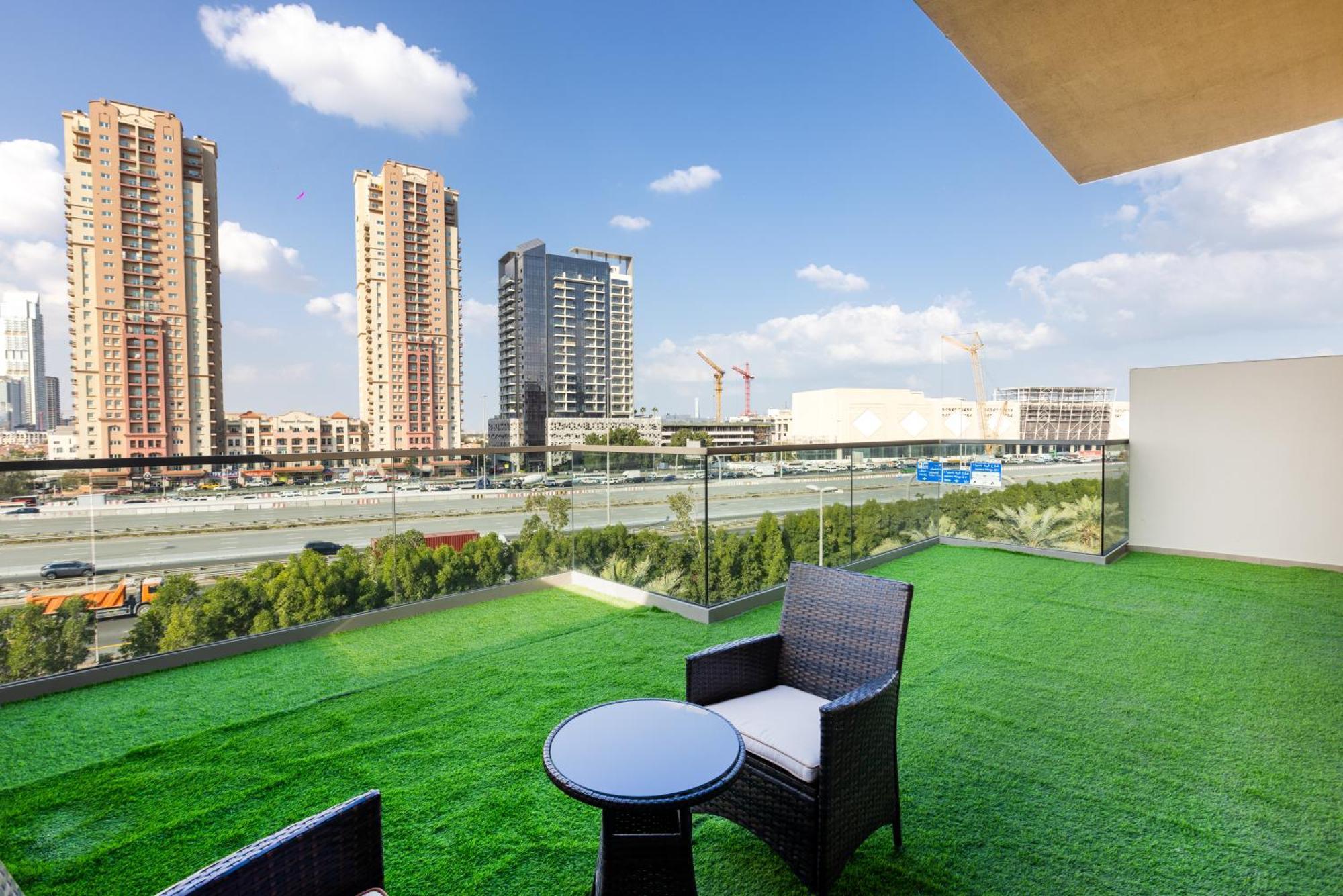 Apartment Lovely And Spacious 1 Bedroom With Extra Sofa Bed Dubai