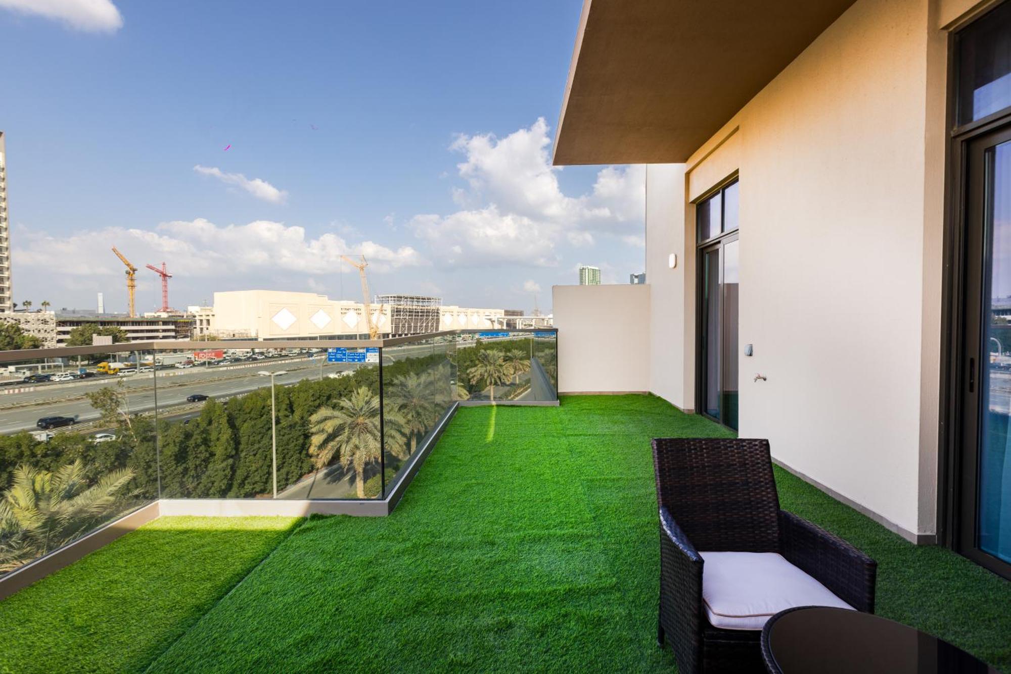 Lovely And Spacious 1 Bedroom With Extra Sofa Bed Dubai