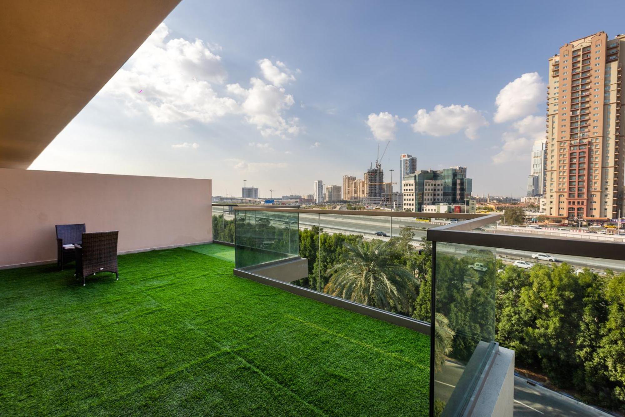 Lovely And Spacious 1 Bedroom With Extra Sofa Bed Apartment Dubai