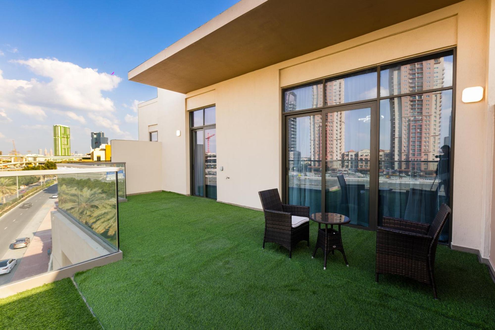 Lovely And Spacious 1 Bedroom With Extra Sofa Bed *